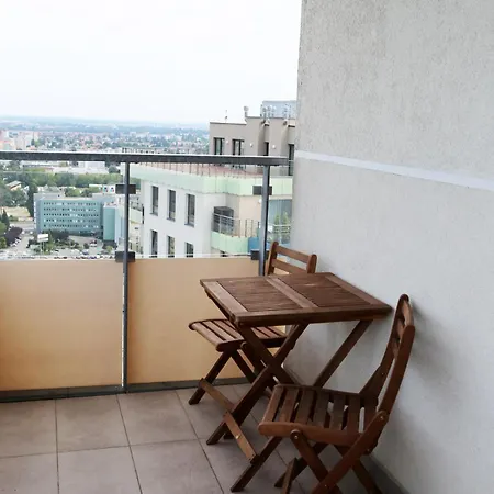 Apartment View, 24th Floor, Private Free Parking, Greataccess *